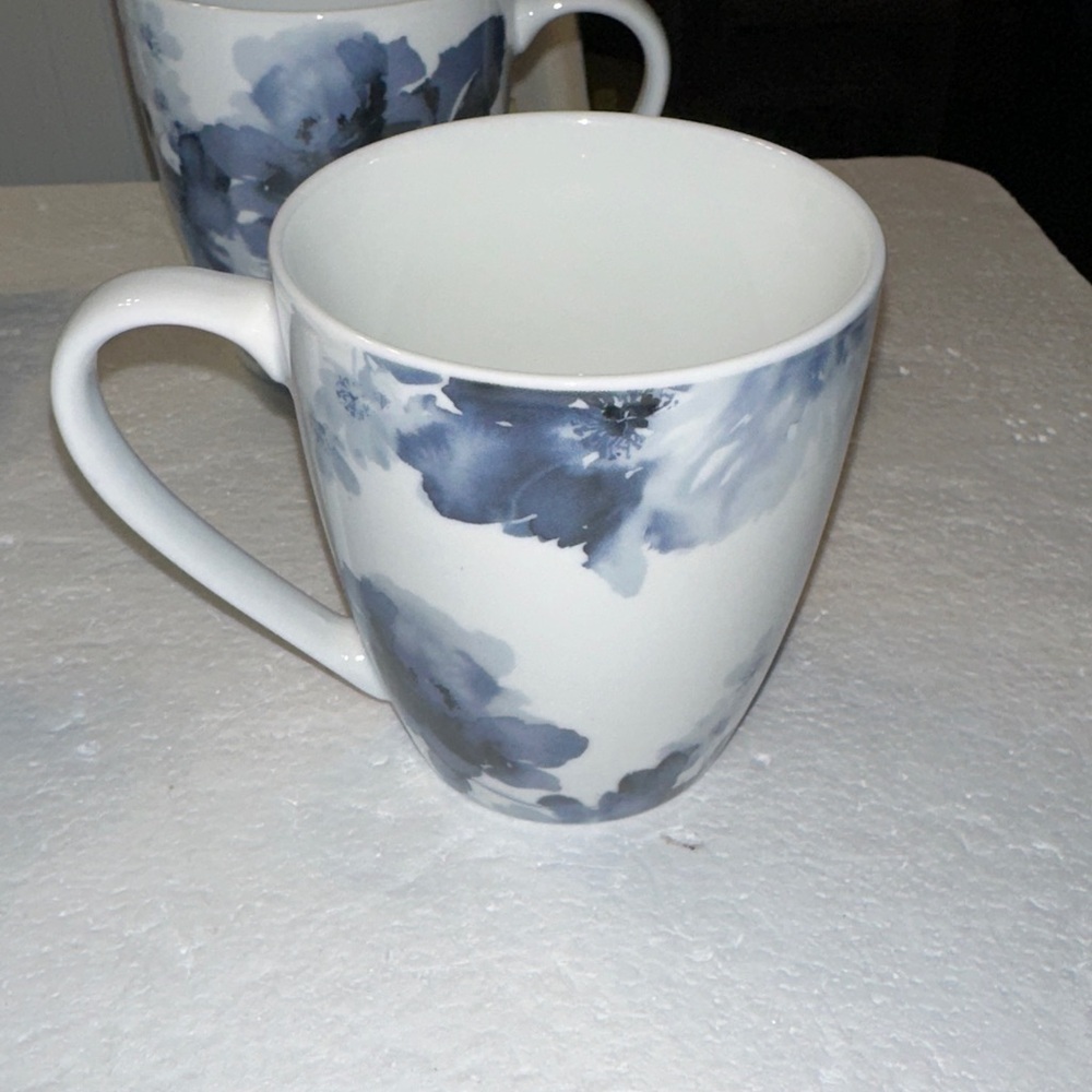 Four H2K Midnight Roses Coffee Cups - Picture 7 of 8